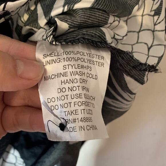 Uzzi mens XL Amphibious wear pineapple button down black white hawaiian shirt tr - Picture 9 of 10